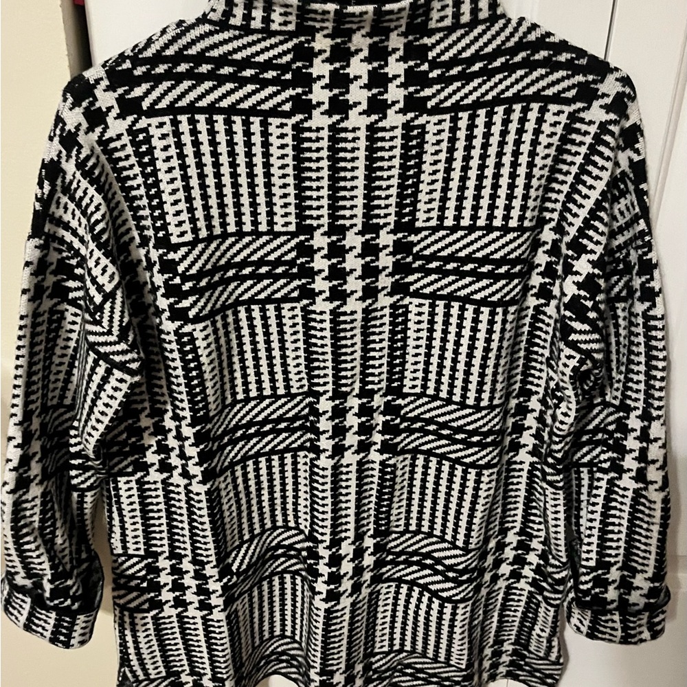 Max Studio Black and Gray Knit Sweater